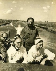 Simone de Beauvoir e Jean-Paul Sartre durante la loro visita a Cuba nel 1960. 