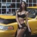 Emily Ratajkowski in lingerie per le strade di Manhattan