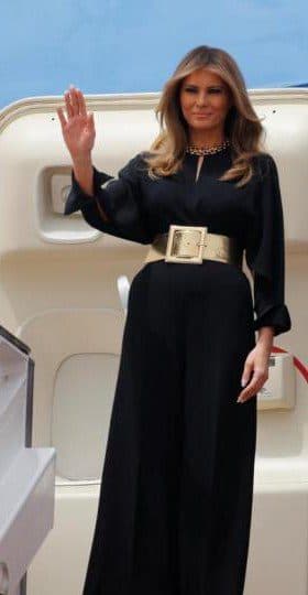 Moda: Melania Trump indossa il totalblack della Bellucci.Gold