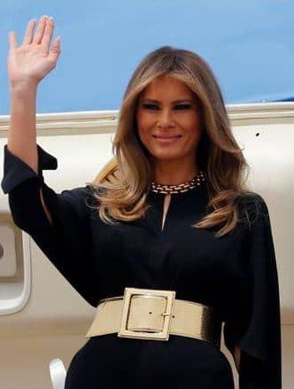 Moda: Melania Trump indossa il totalblack della Bellucci. Saluto