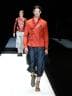 Moda: "Made in Armani" e Giappone, lo stile di Re Giorgio. Un modello con i pantaloni giapponesi
