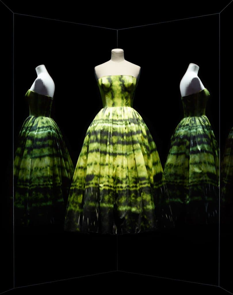 Moda: 70 anni di Dior a les Musée des Arts Décoratifs. Un abito diesegnato da Raf Simons per Christian Dior 