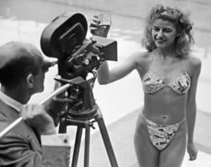 Moda: Ombelico in vista: buon compleanno Bikini! Micheline Bernardini la prima modella a indossare il bikini nel 1947
