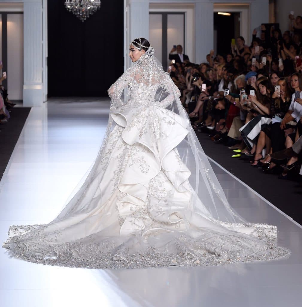 Moda: Haute Couture Paris: le sfilate di lunedì. Sonam Kapoor per Ralph and Russo