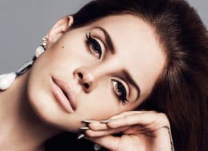 Moda: Lo stile di Lana Del Rey, dagli abiti al make up.