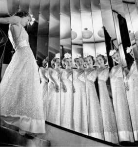 Mame Moda Anni 30 il grande abito da sera bianco. Coco Chanel 1937