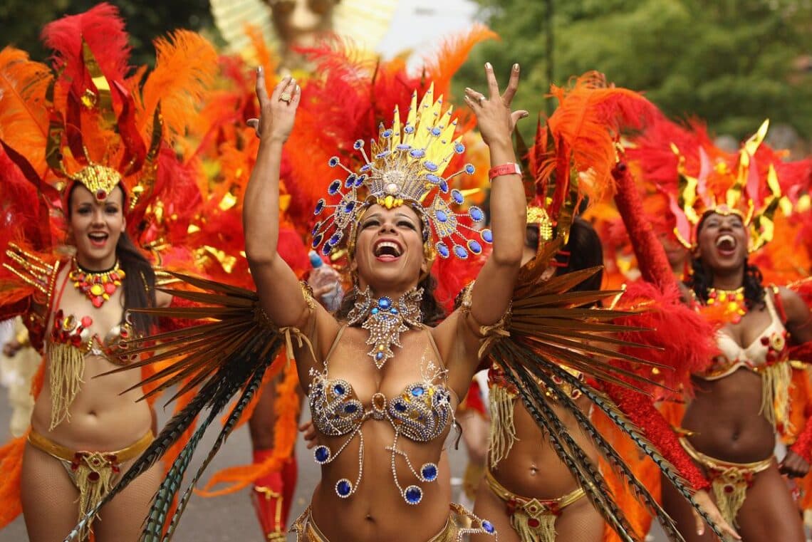 mam-e eventi IL CARNEVALE ARRIVA IN ANTICIPO A NOTTING HILL ballerine Carnevale di Notting Hill