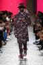 Mame Moda Valentino uomo ss 19, logomania in street couture. Total look camouflage
