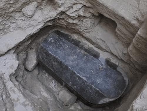 mam-e storia SVELATO IL MISTERO DEL SARCOFAGO NERO sarcofago