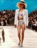 Mame Moda Chanel SS19 sfila in riva al mare. Bikini