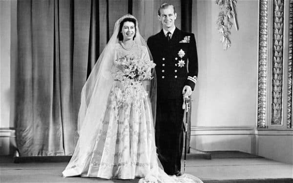 Elisabetta e Filippo - 71 anni dopo. Una foto del loro matrimonio.
