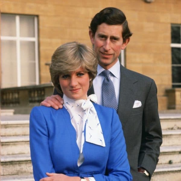 Il principe Carlo confessa: "Sbagliai a sposare Diana". Foto del 1981, quando i due erano fidanzati.