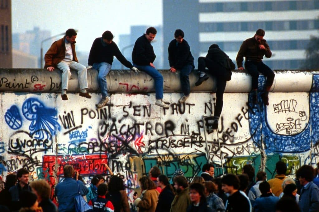 Il Muro di Berlino cadeva esattamente 29 anni fa. Una foto della costruzione.