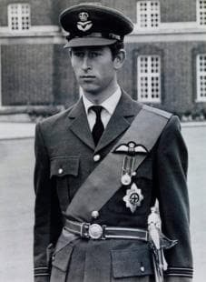 Principe Carlo - L'eterno erede compie 70 anni. Immagine del suo periodo di servizio militare.