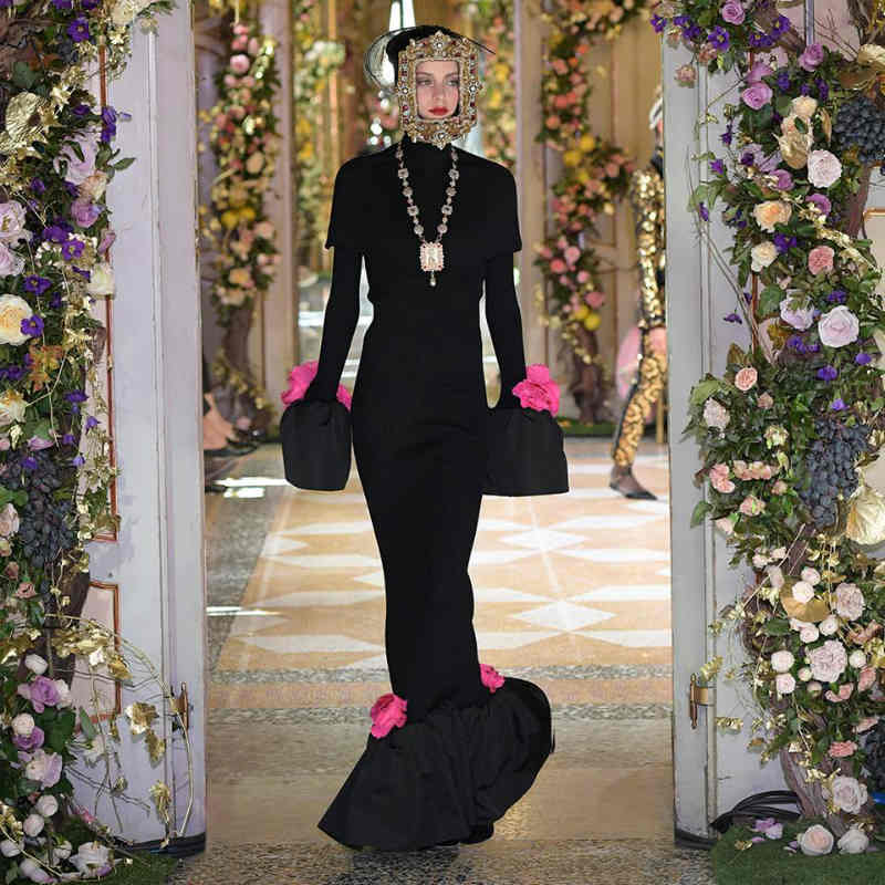 Dolce&Gabbana - trionfa il Rinascimento a Milano. Abito nero 