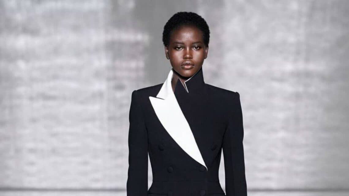 Givenchy Haute Couture, il formalismo notturno