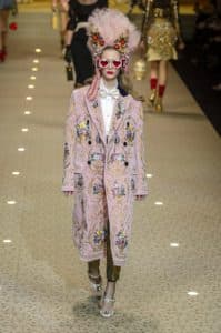 Mame Moda: Il Cyborg show di Dolce e Gabbana. Grandi occhiali "LOOVE"