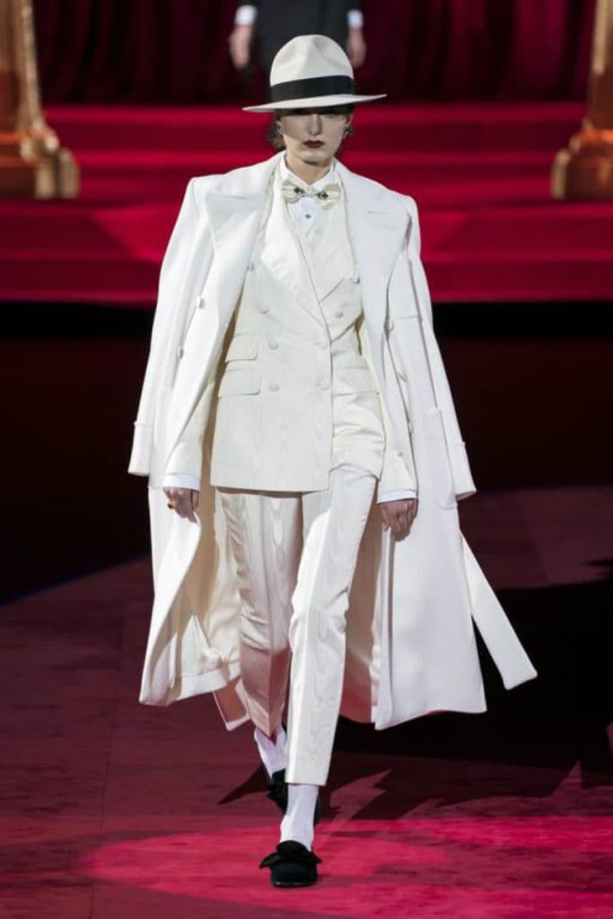Dolce&Gabbana FW19, elogio intimo all'eleganza. Look total white