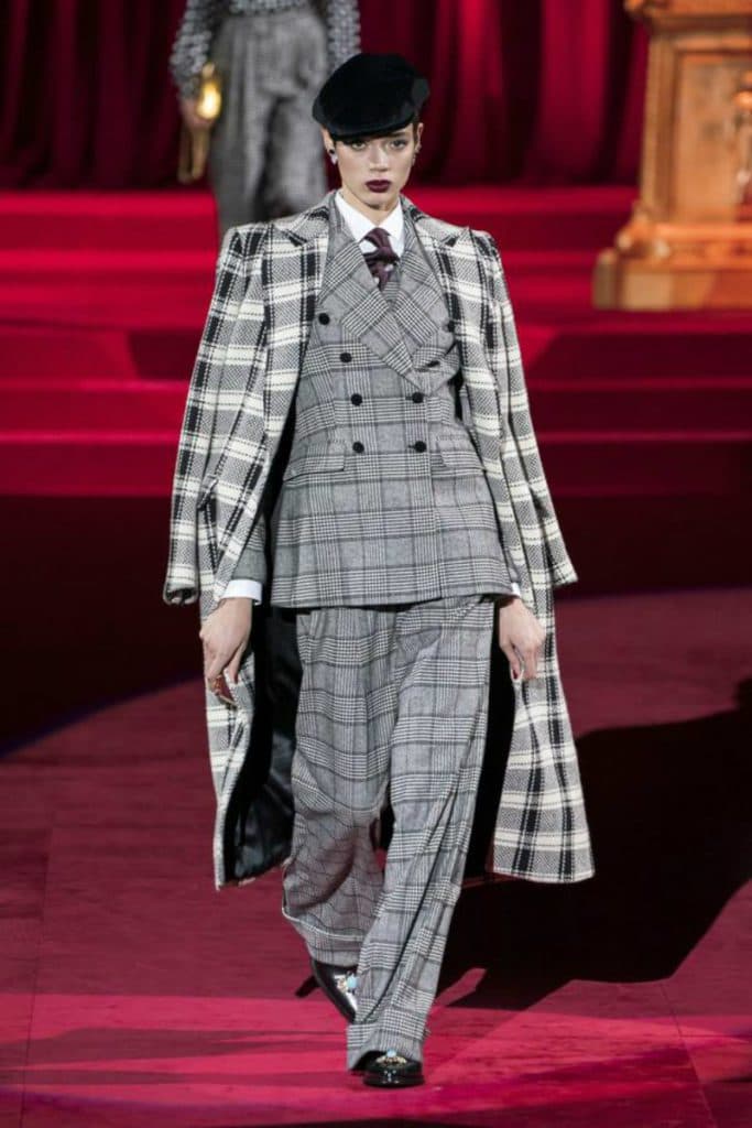 In&Out Milano fashion Week, cosa non perdersi. Tailleur Dolce&Gabbana 