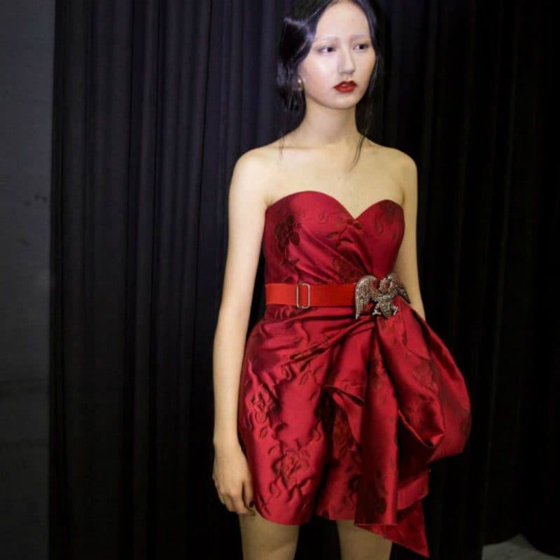 In&Out Milano fashion Week, cosa non perdersi. Emporio Armani abito rosso 