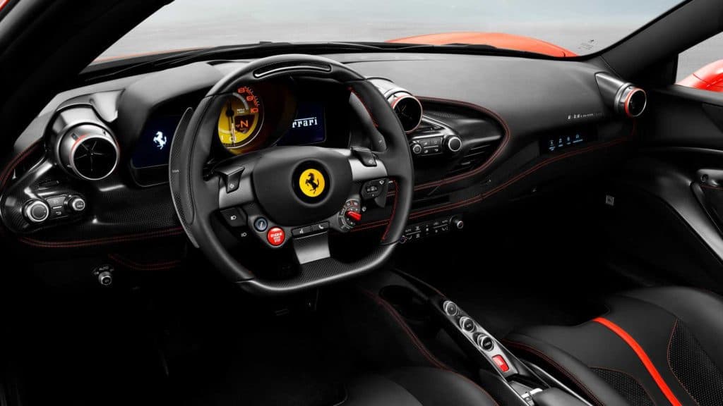 Ferrari F8 Tributo, gli interni