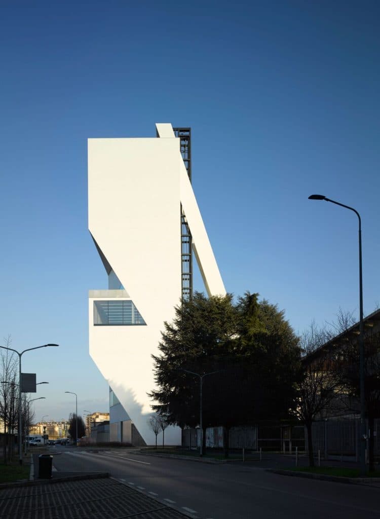Mame Arte: Fondazione Prada: apre la torre di Rem Koolhaas. Le alternanze di volumi di Koolhaas