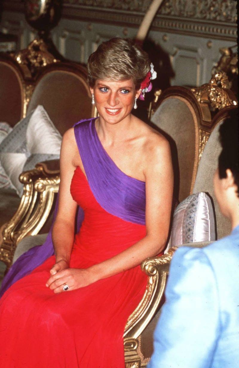 Lady Diana in mostra a Kensington Palace. Abito Thailandia 1988