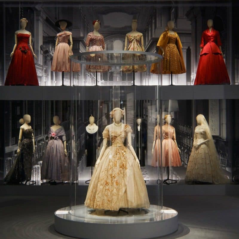 Abito principessa Margaret in esposizione alla mostra Dior 