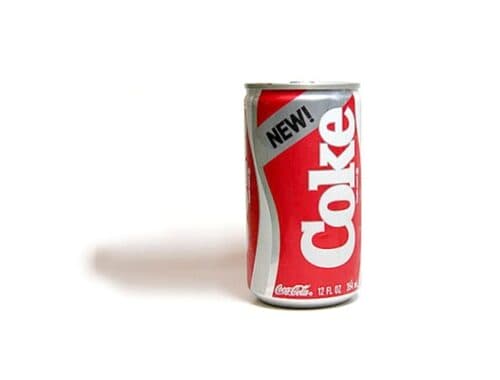 design: coca cola ritorna alle lattine vintage. coca cola vintage