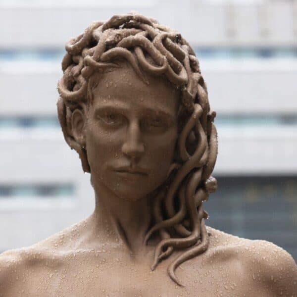 La Medusa del #Metoo installata a New York riscrive la mitologia