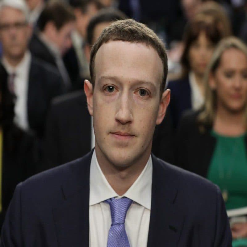 Zuckerberg si scusa: milioni di adolescenti vittime dei social
