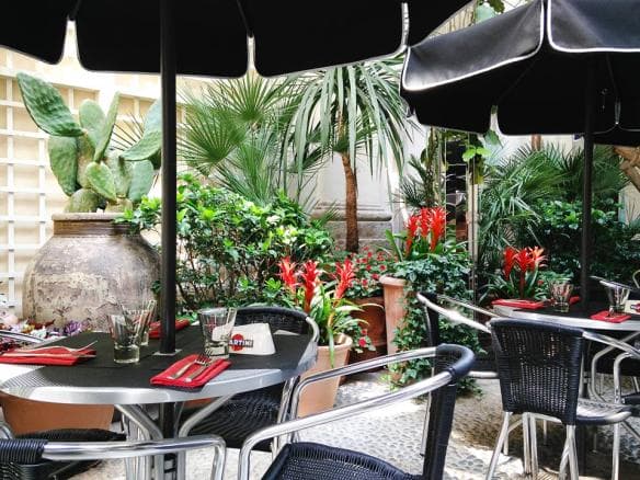 Milano: posti speciali dove fare l'aperitivo in giardino