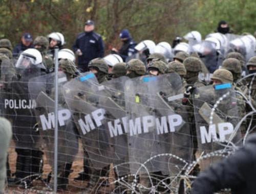 Confine Polonia: i migranti varcano il confine