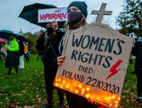 Polonia e l'aborto: Varsavia vuole inasprire le leggi