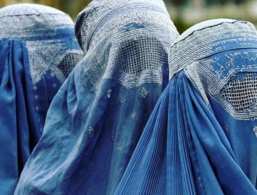 Donne afghane: ora i talebani tagliano le teste dei manichini femminili