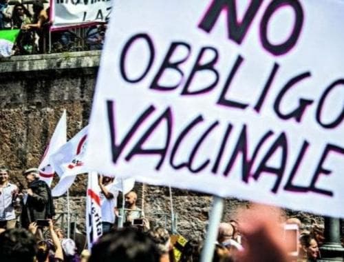 No vax estranei allo stato protestano contro l'obbligo vaccinale