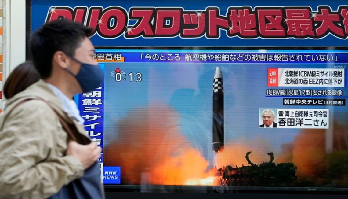 la corea del nord lancia missili sul giappone kim jong un