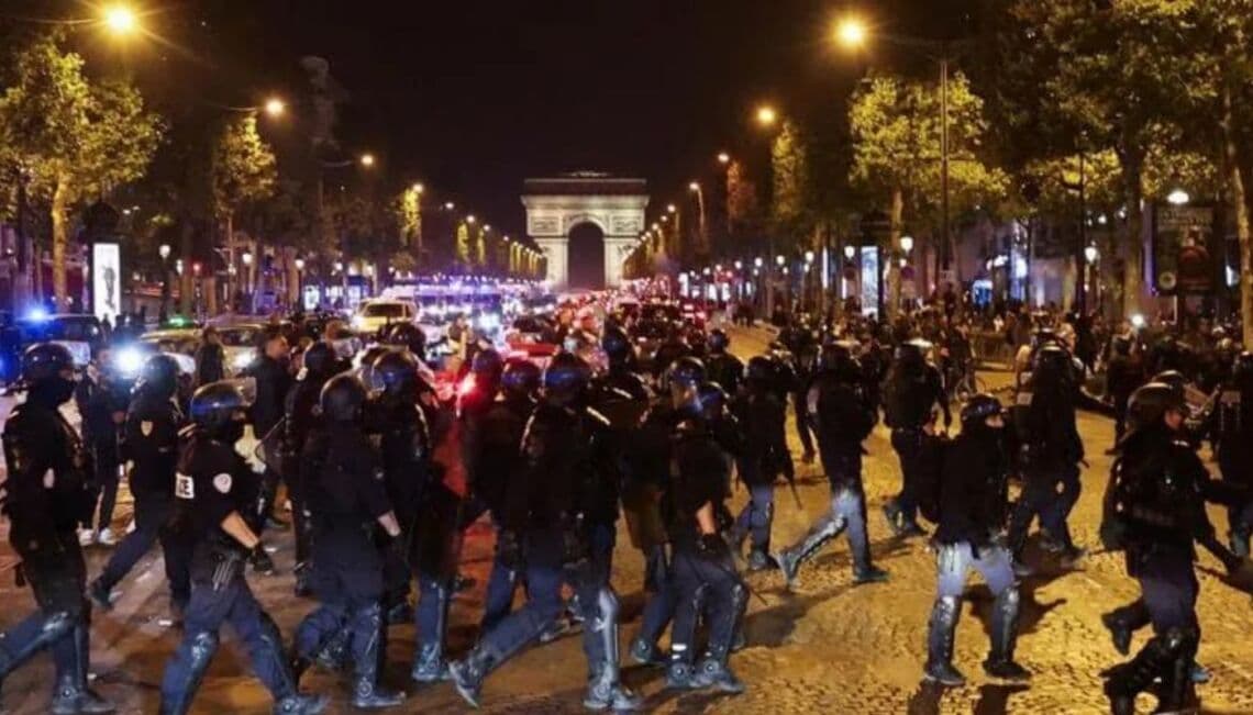 Francia ancora a ferro e fuoco: oltre 700 arresti