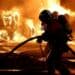 Francia nel caos: muore un vigile del fuoco 24enne