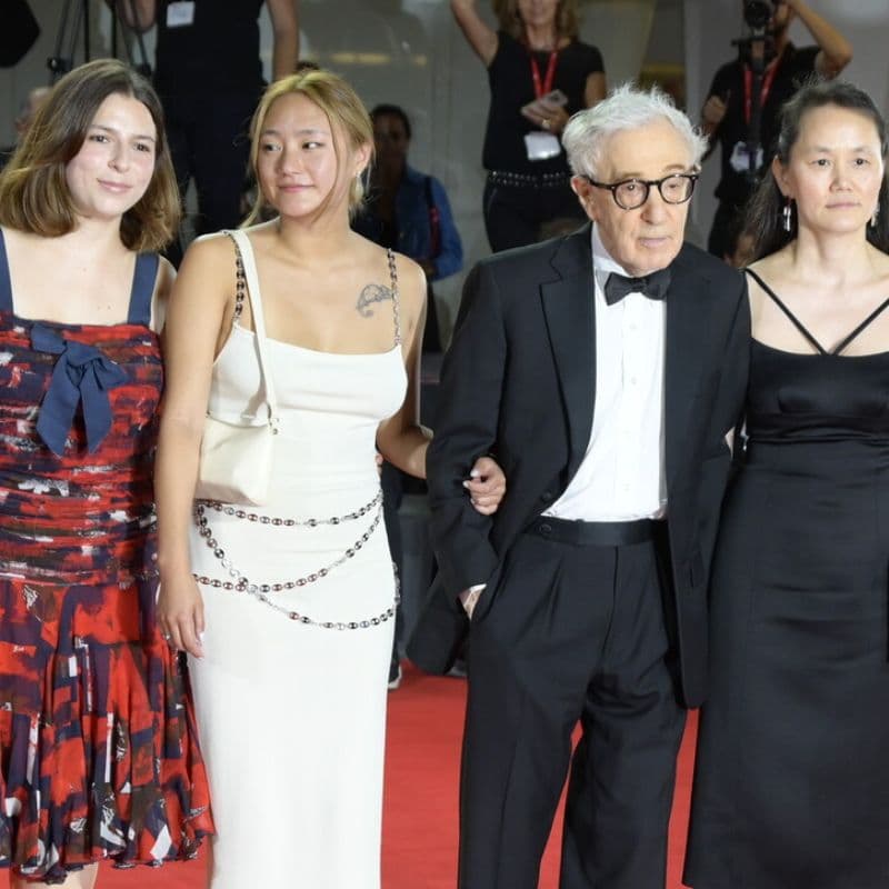Woody Allen a Venezia80: pochi applausi, tanta contestazione