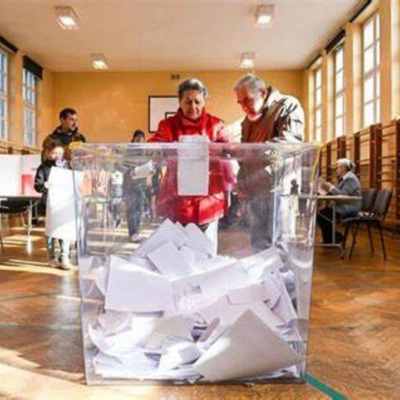 Le elezioni in Polonia dicono Tusk: verdetto martedì alle 12